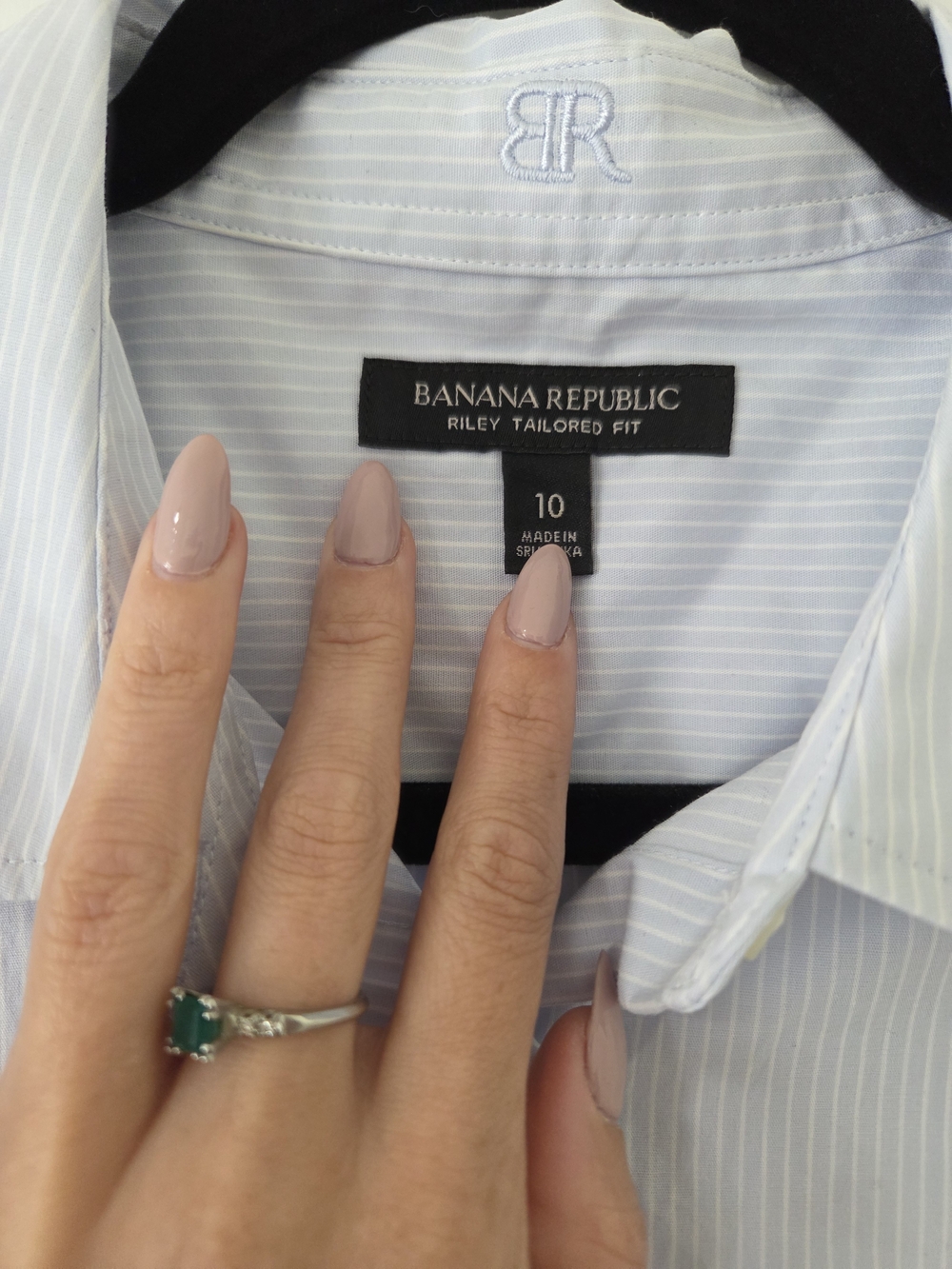 1022 Banana Republic Light Blue Pinstripe Sleeveless Button-Down Shirt - Picture 2 of 4